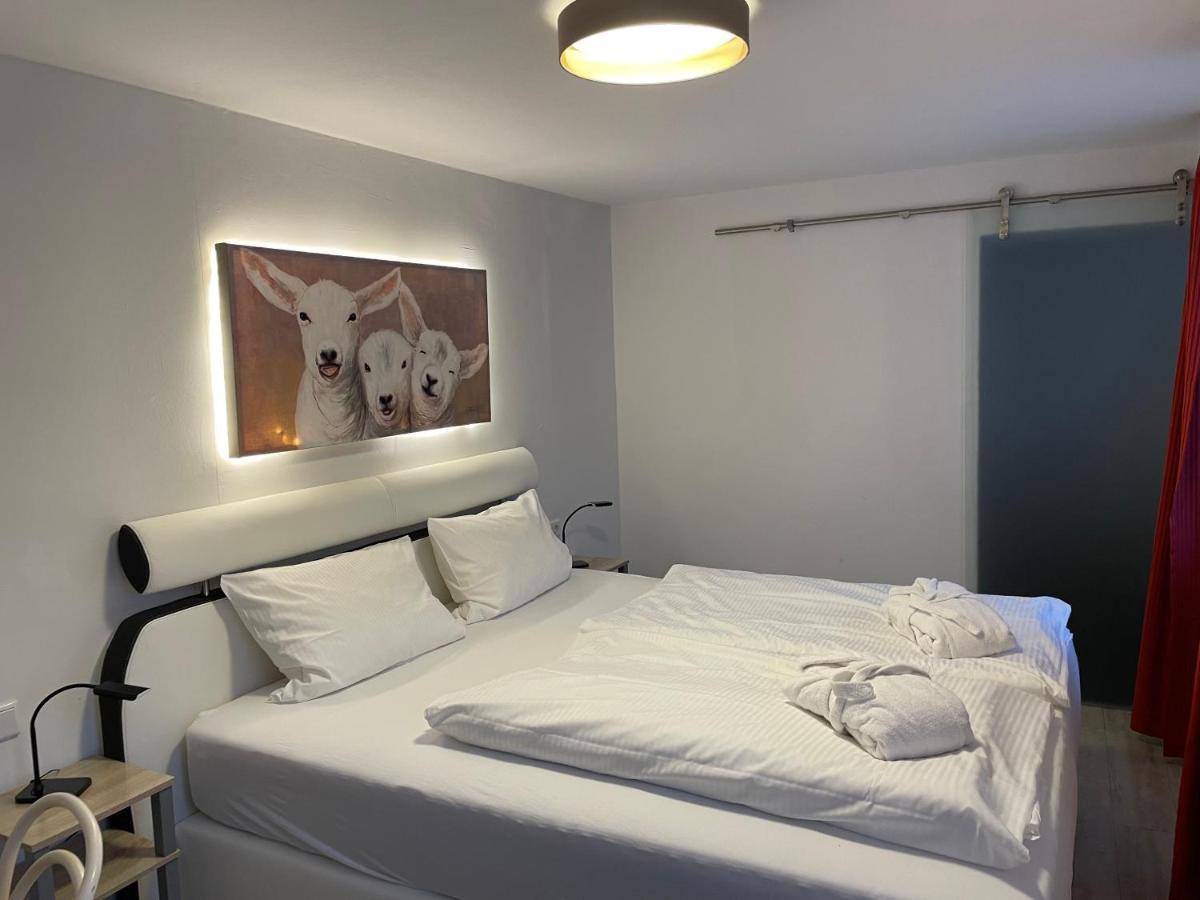 Hotel Osterkrug Husum  Bagian luar foto