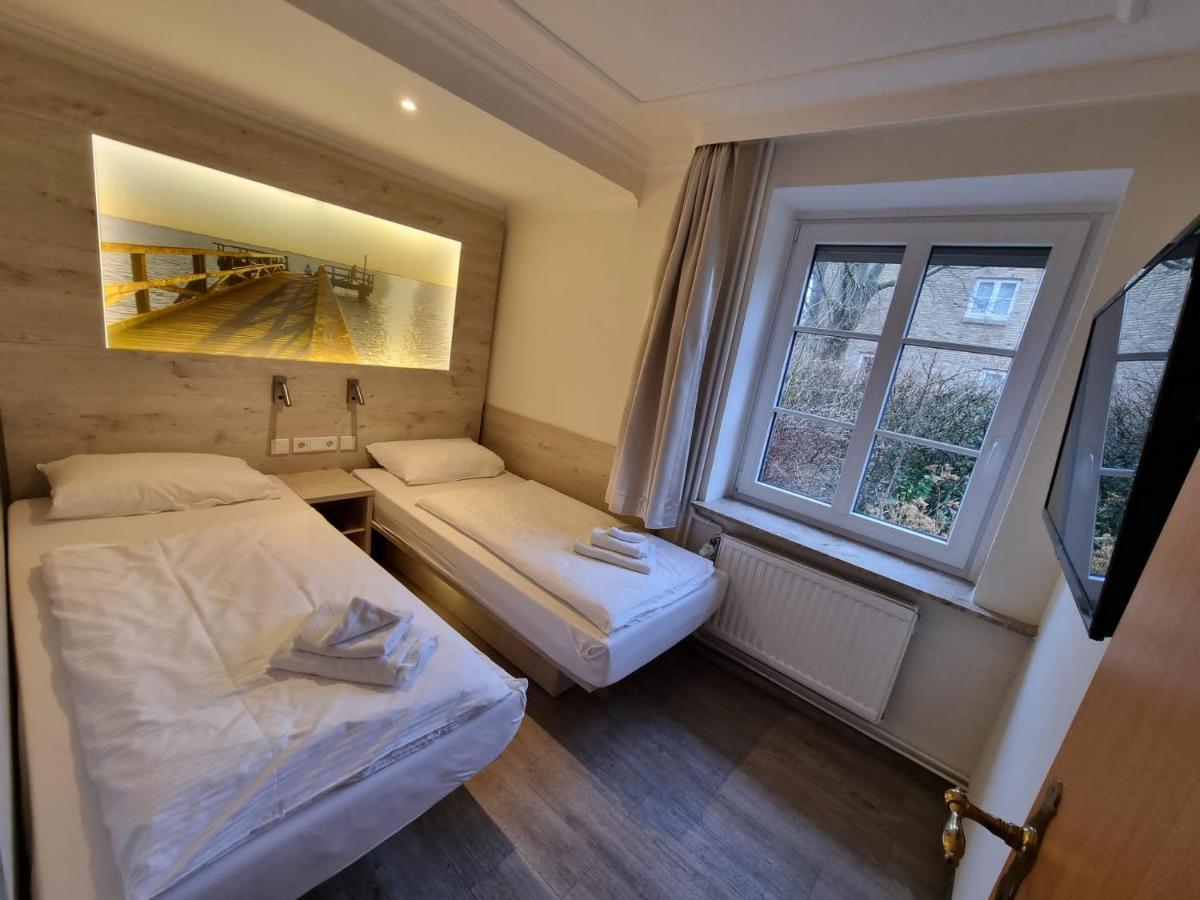 Hotel Osterkrug Husum  Bagian luar foto