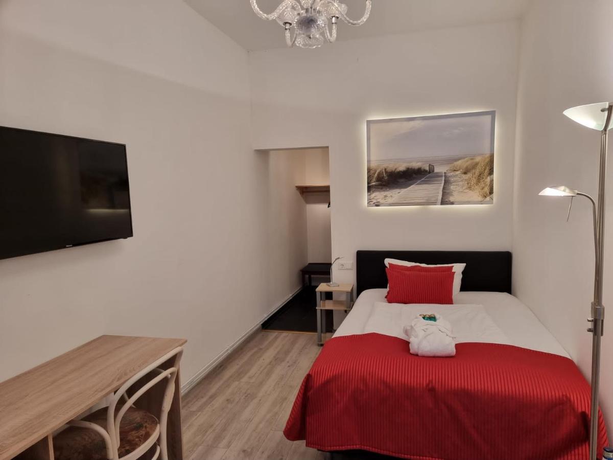 Hotel Osterkrug Husum  Bagian luar foto
