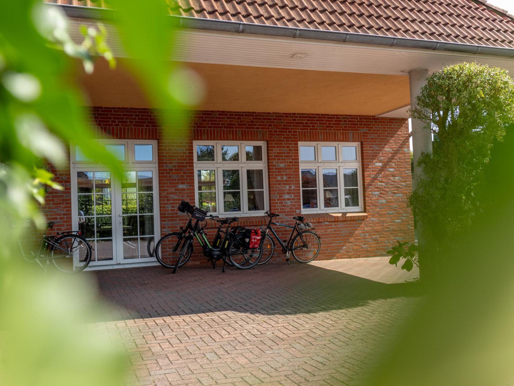Hotel Osterkrug Husum  Bagian luar foto